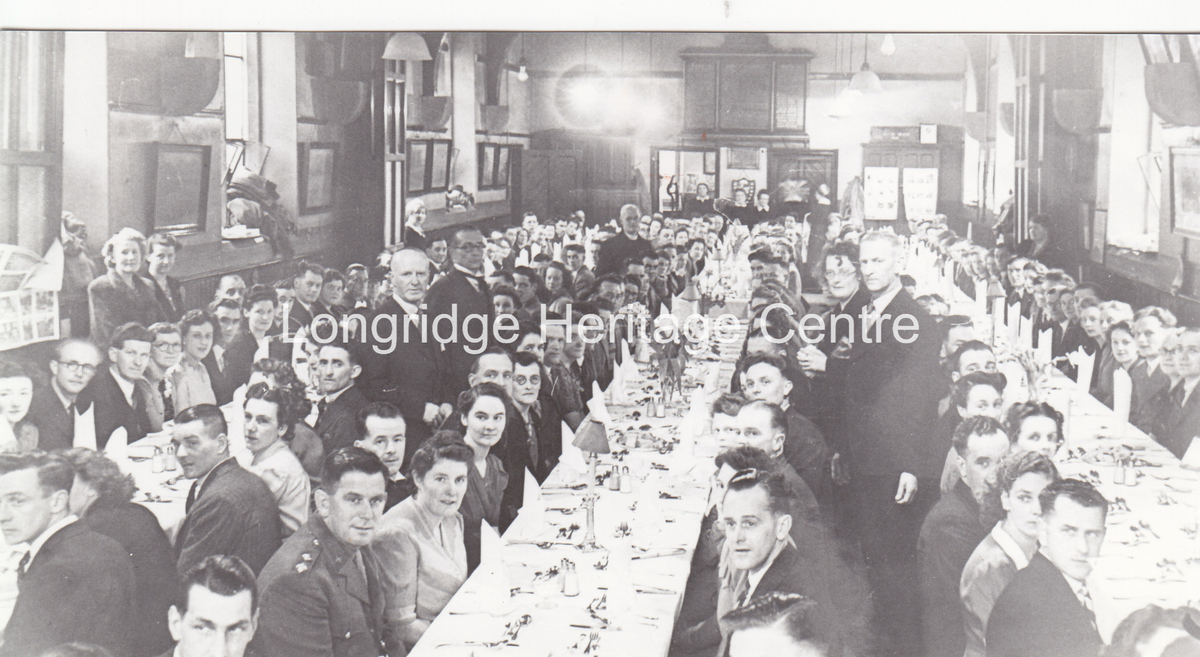 526B - CofE school. Berry Lane - Welcome home party for servicemen - Unknown